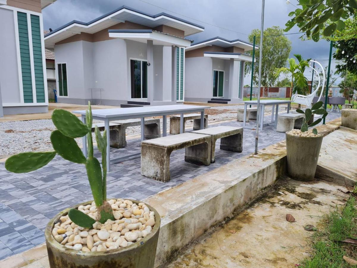 Araya Cottage Uthai Thani Buitenkant foto