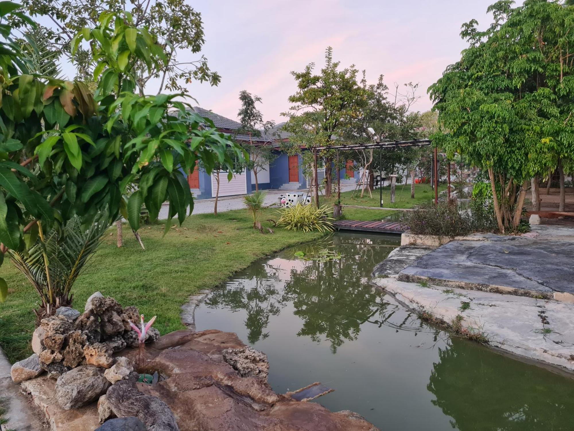 Araya Cottage Uthai Thani Buitenkant foto